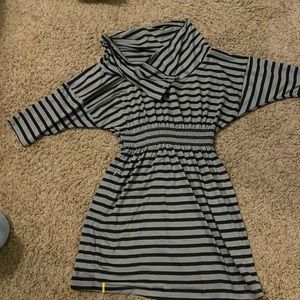 Dress, above the knee some.  Cinched or gathered at waist.  Size L.